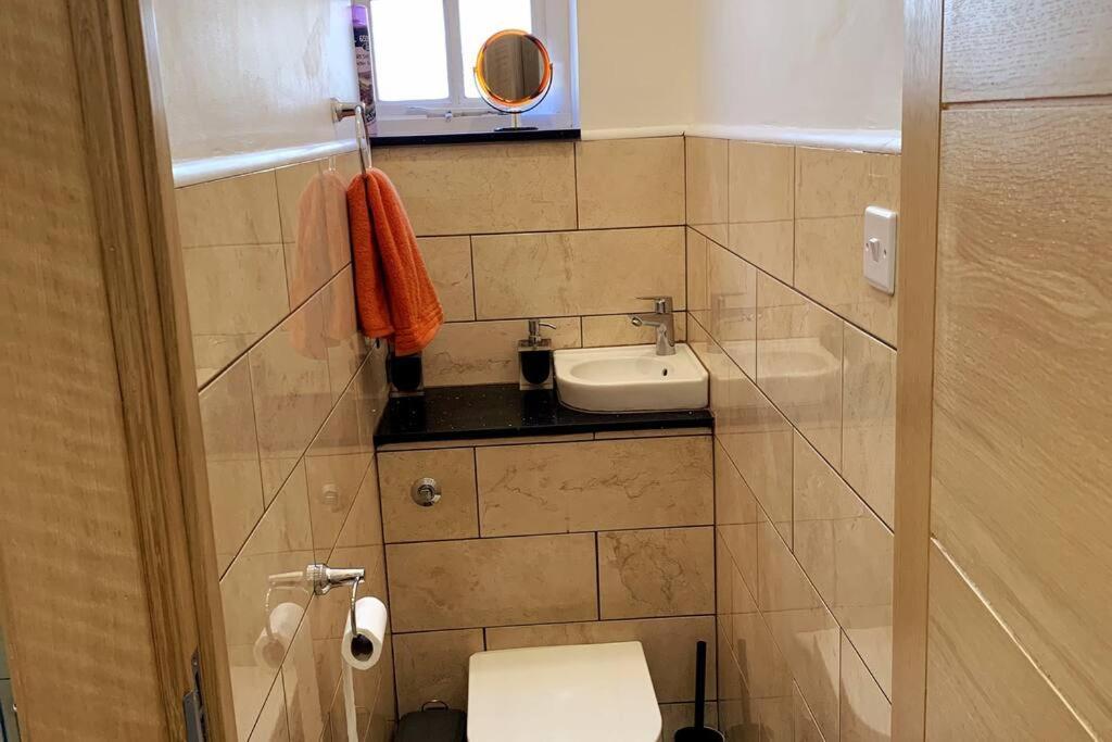 Stylish And Cosy 3 Bedroom Appartment Лондон Экстерьер фото