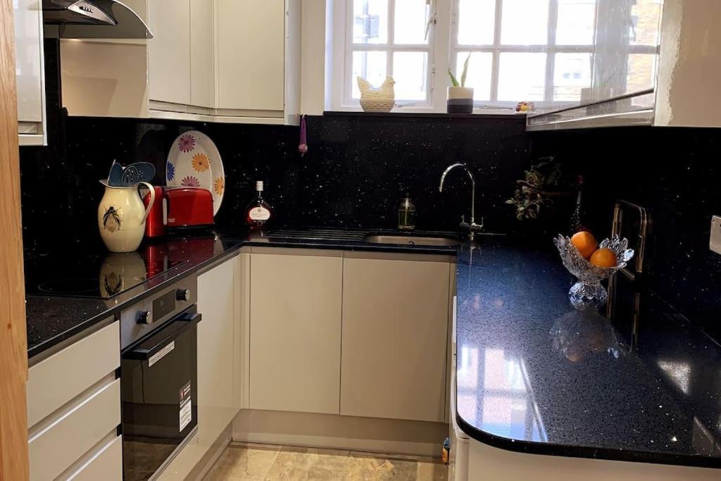 Stylish And Cosy 3 Bedroom Appartment Лондон Экстерьер фото